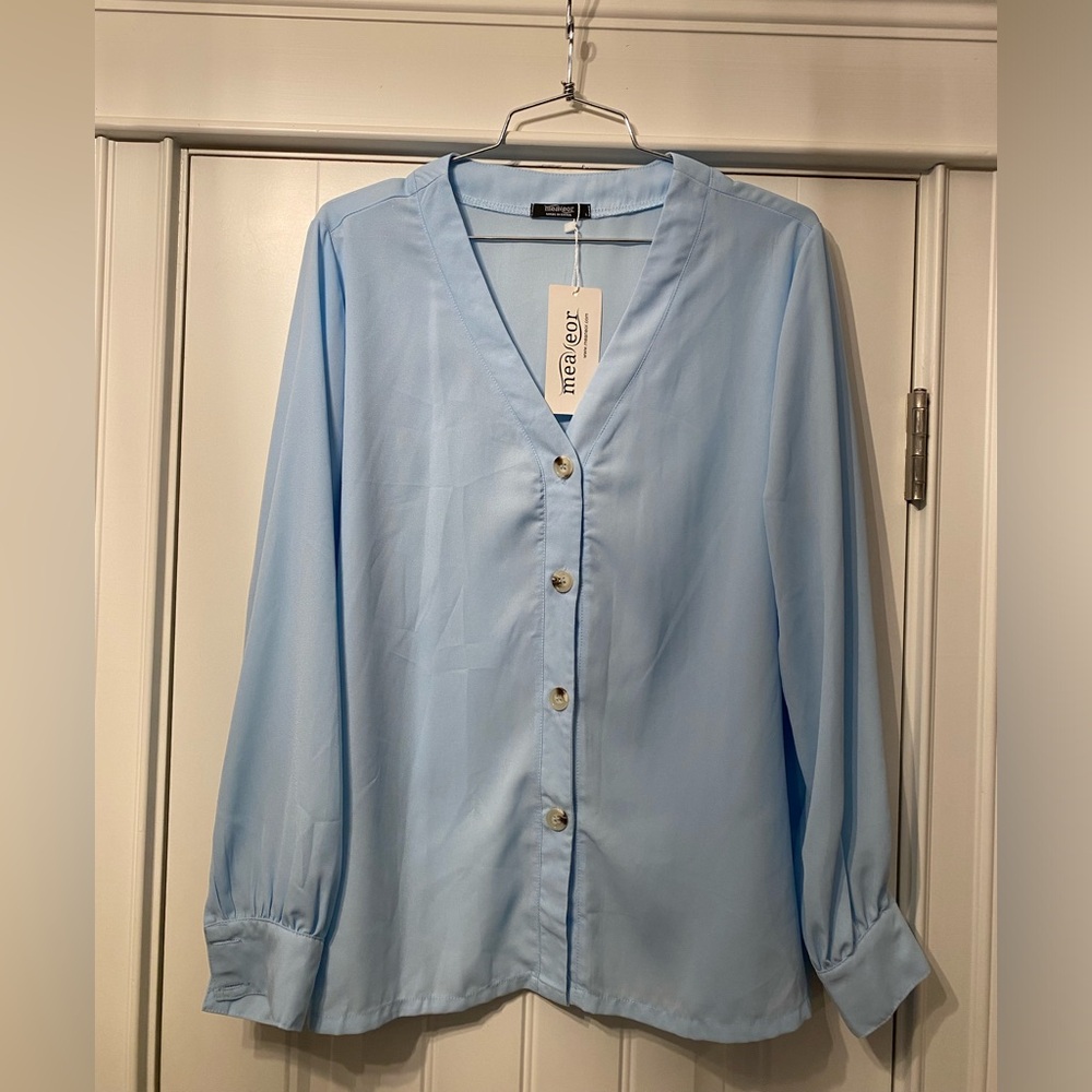 Meaneor Light blue long sleeved button down blouse Vneck women’s L- NWT